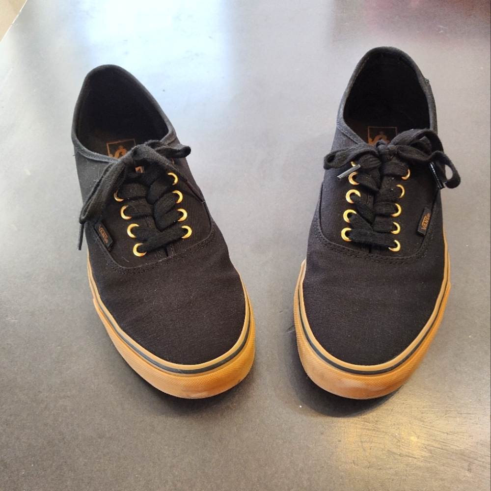 Vans Off the Wall Black & Gum Sole M 10.5 W 12